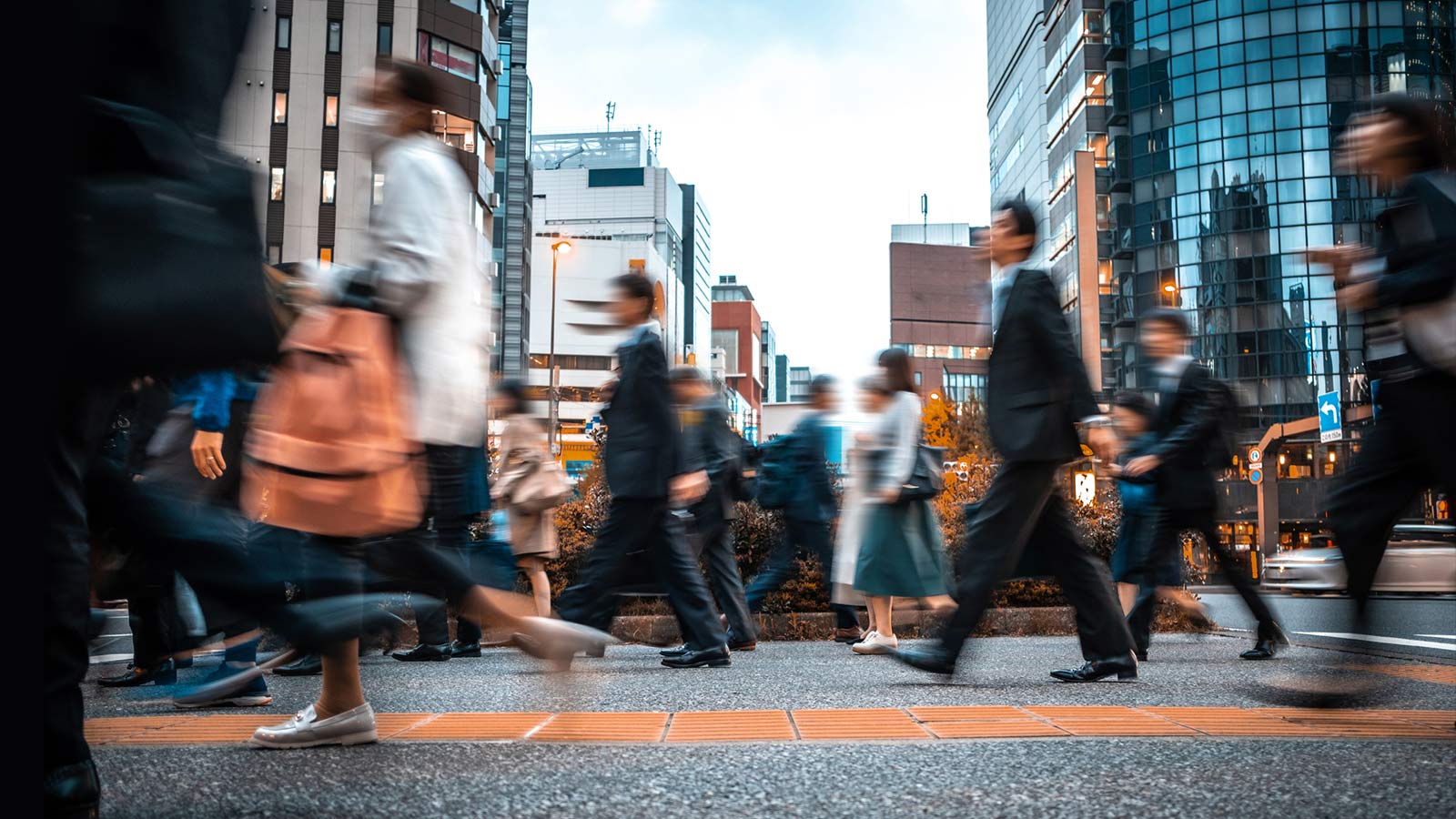 Gente caminando por la ciudad